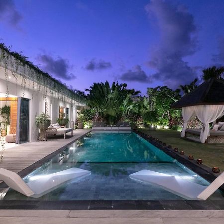 4 Bd Villa With Large Garden, Pool In Seminyak 외부 사진