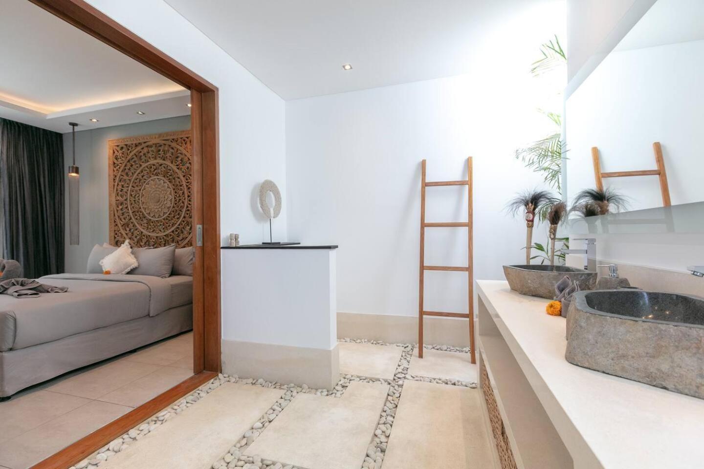 4 Bd Villa With Large Garden, Pool In Seminyak 외부 사진