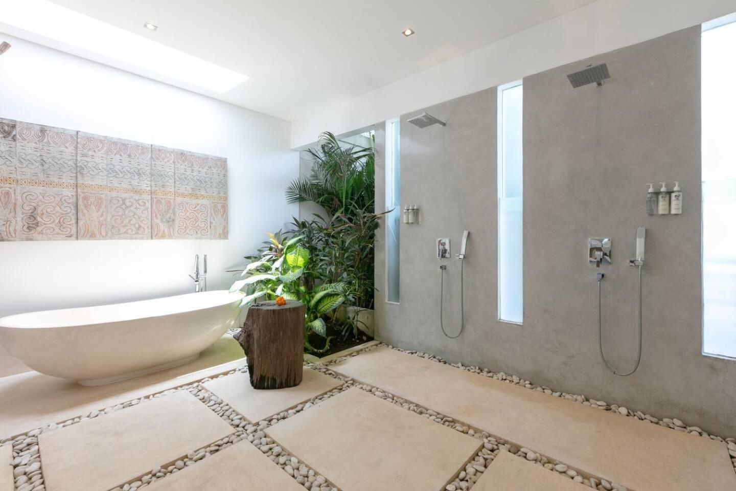 4 Bd Villa With Large Garden, Pool In Seminyak 외부 사진