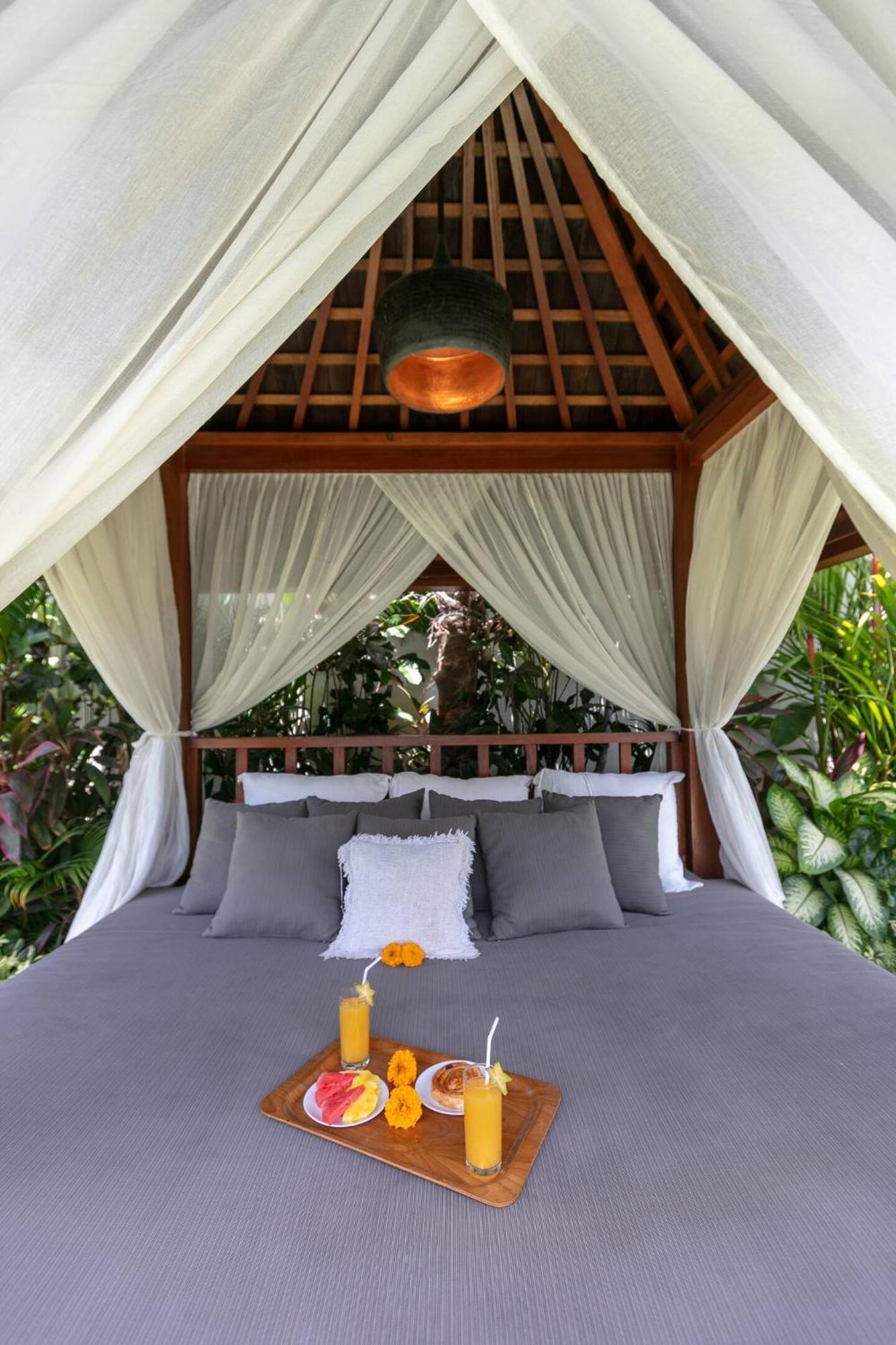 4 Bd Villa With Large Garden, Pool In Seminyak 외부 사진