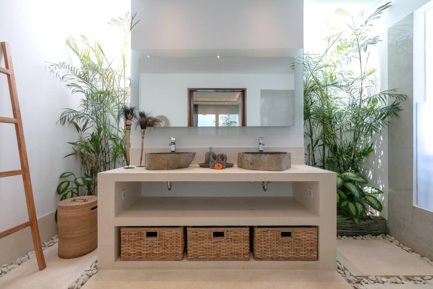 4 Bd Villa With Large Garden, Pool In Seminyak 외부 사진