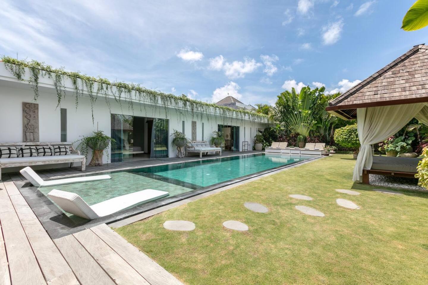 4 Bd Villa With Large Garden, Pool In Seminyak 외부 사진