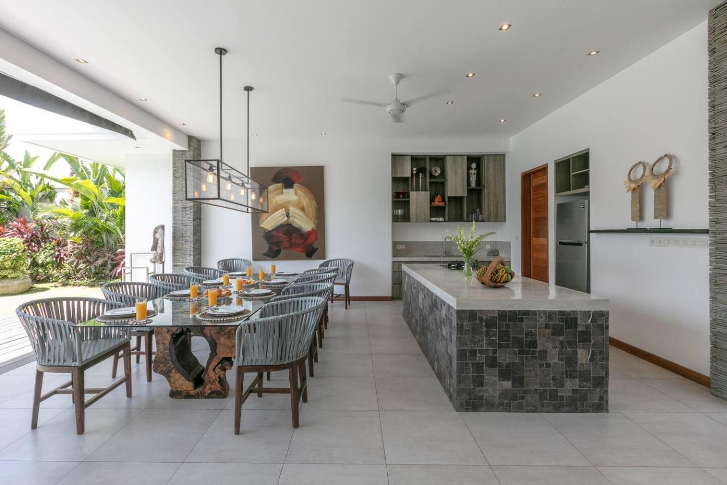 4 Bd Villa With Large Garden, Pool In Seminyak 외부 사진