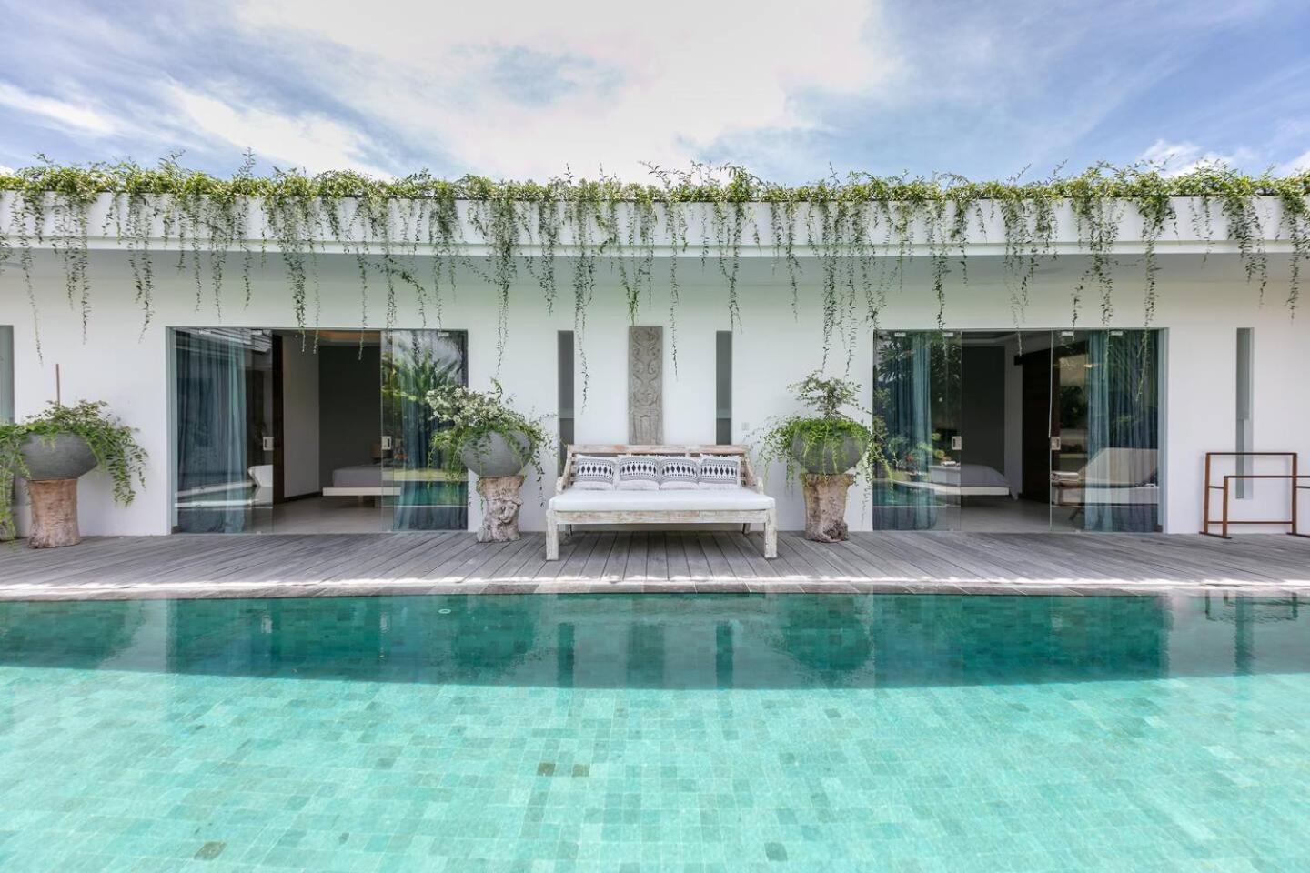 4 Bd Villa With Large Garden, Pool In Seminyak 외부 사진
