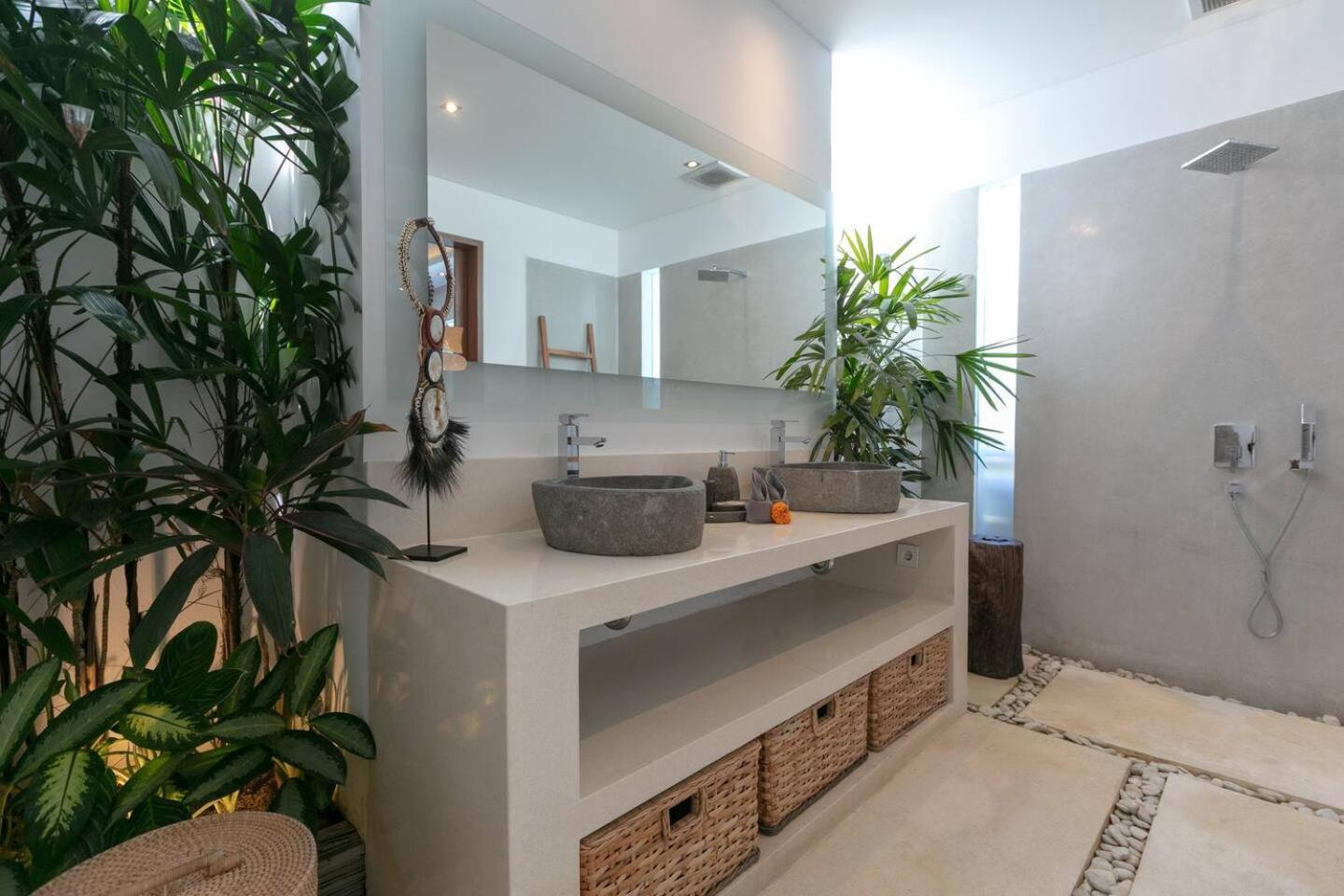4 Bd Villa With Large Garden, Pool In Seminyak 외부 사진
